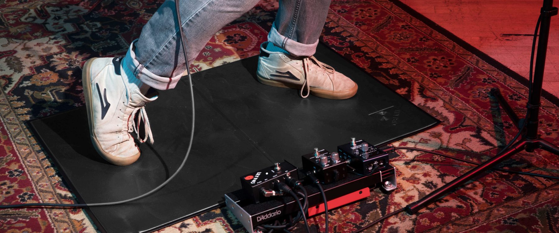 artist performing on the arena pad connected to lily p4d ducking pedal on pedal board
